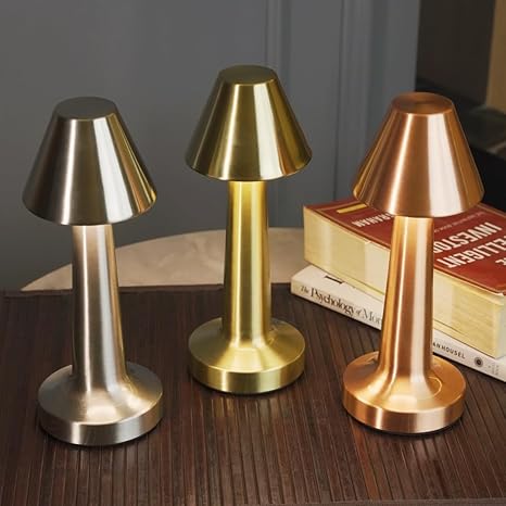 🏙️ Lámpara de Mesa LED Chronos Pyramid: Elegancia Plateada y Libertad Inalámbrica 🏙️