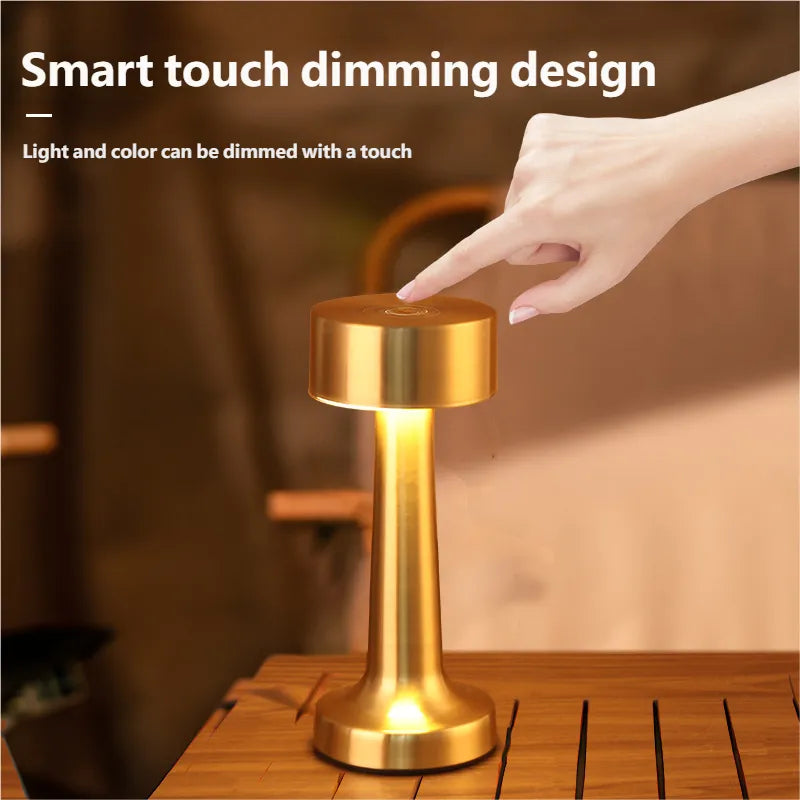 🏙️ Lámpara de Mesa LED Chronos Pyramid: Elegancia Plateada y Libertad Inalámbrica 🏙️