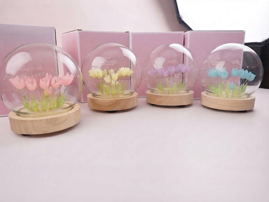 Lámpara LED De Tulipanes En Cúpula De Cristal Con Base De Madera 🌷✨