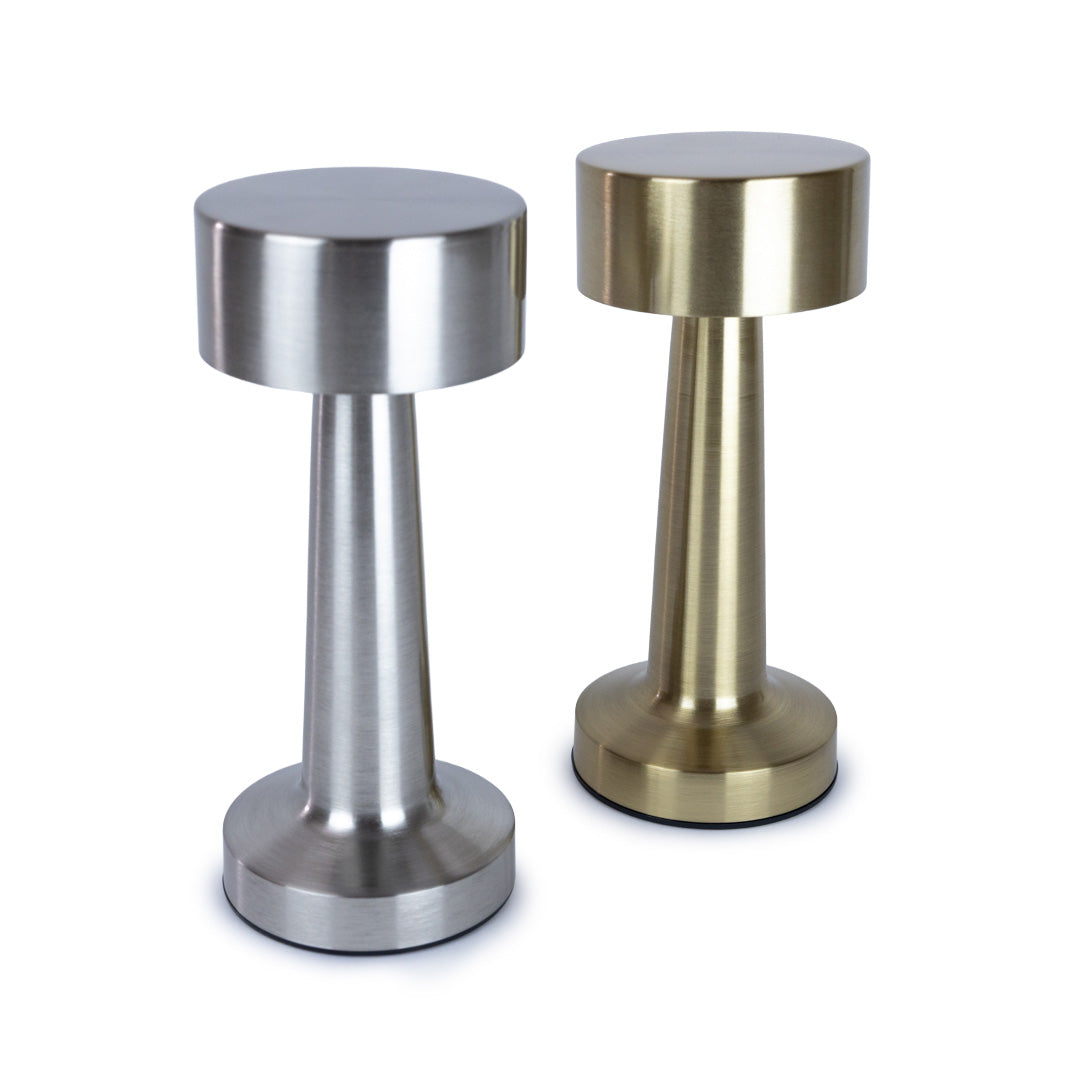 🏙️ Lámpara de Mesa LED Chronos Pyramid: Elegancia Plateada y Libertad Inalámbrica 🏙️
